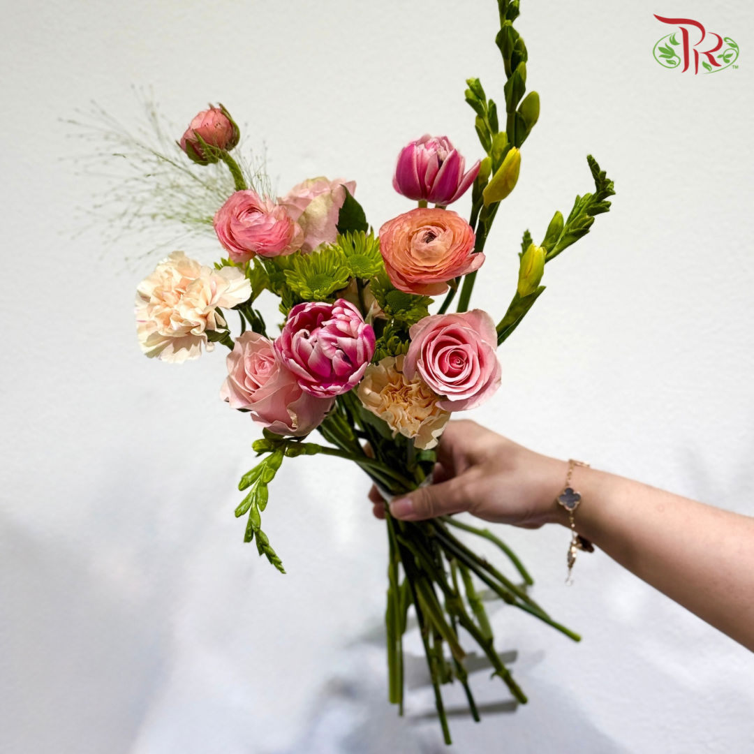 Signature Weekly Flower Bunch - Blushing Apricot (Medium Bunch)