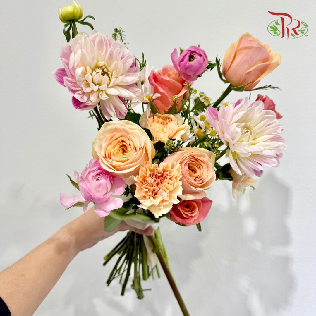 Signature Weekly Flower Bunch - Honey & Blush (Medium Bunch)
