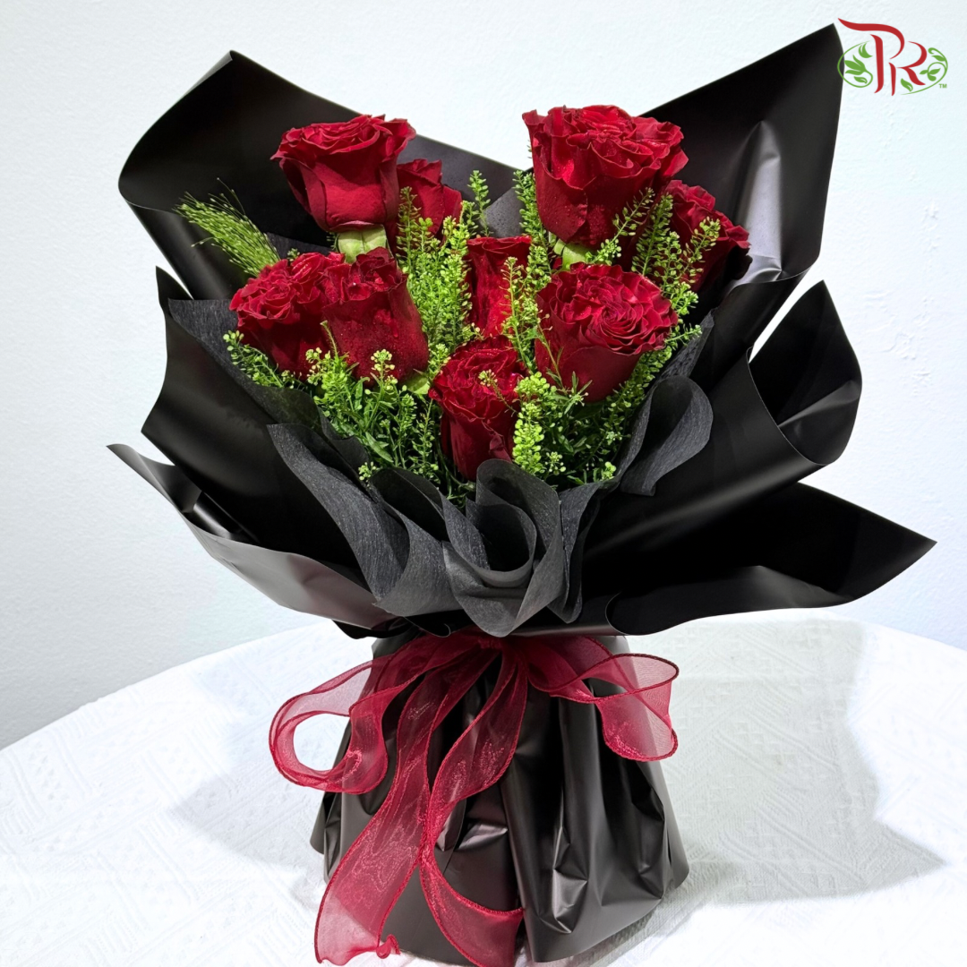 Midnight Symphony of Roses Hand Bouquet (S size)
