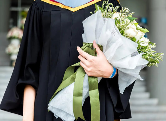 14 Best Types of Flowers for Graduation Gifts