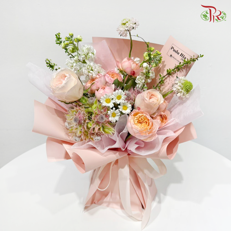 Signature Weekly Flower Bunch - Vanilla Peach Cloud (Medium Bunch)