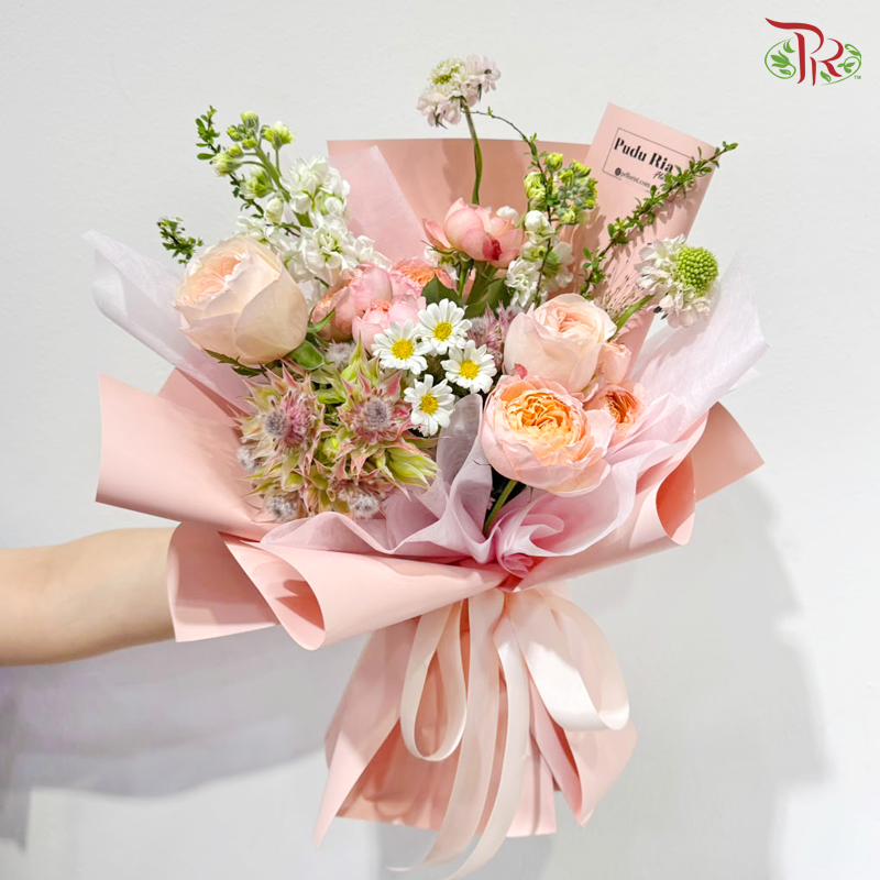 Signature Weekly Flower Bunch - Vanilla Peach Cloud (Medium Bunch)