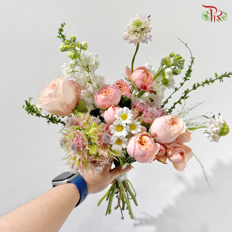 Signature Weekly Flower Bunch - Vanilla Peach Cloud (Medium Bunch)