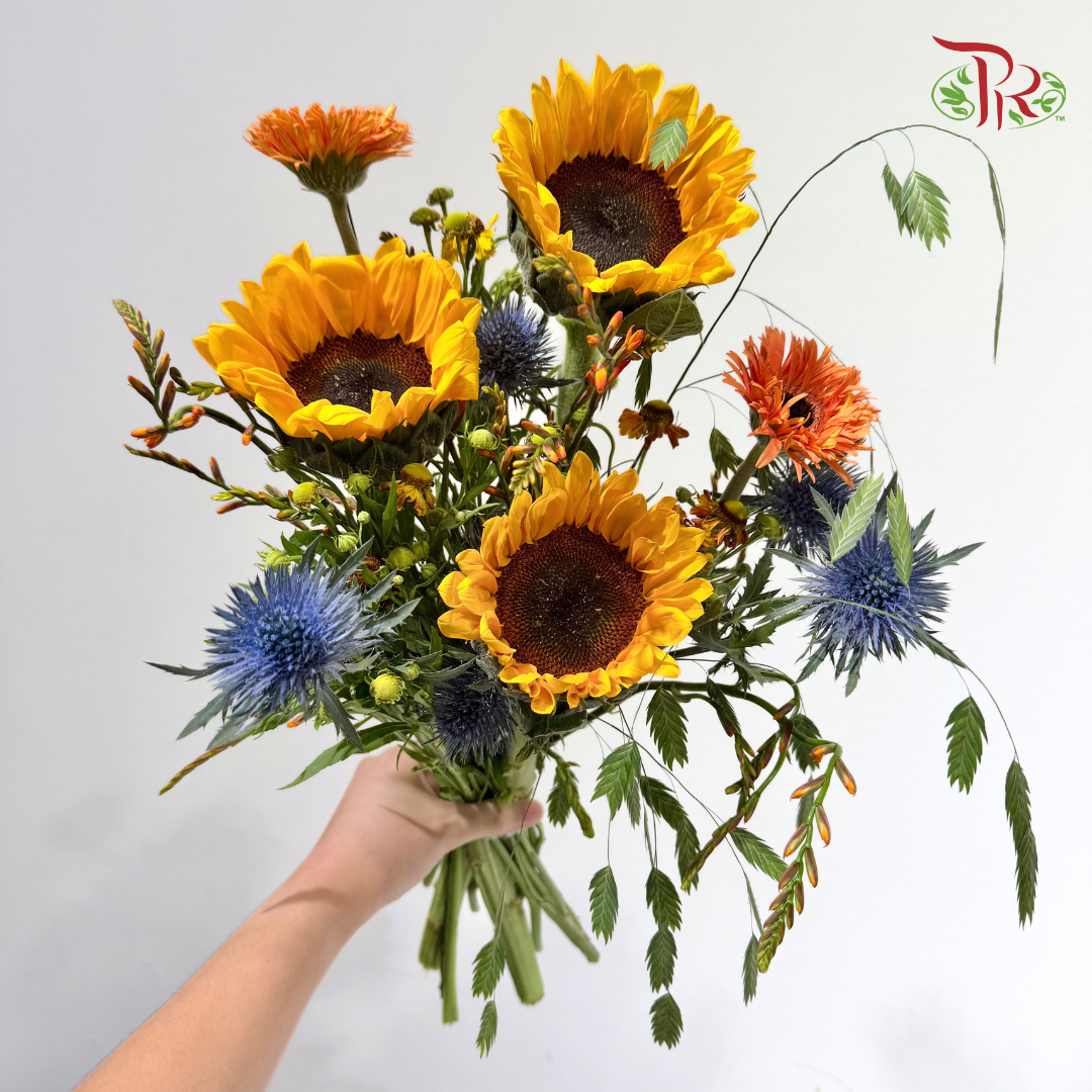 Signature Weekly Flower Bunch - Golden Hour Radiance (Medium Bunch)