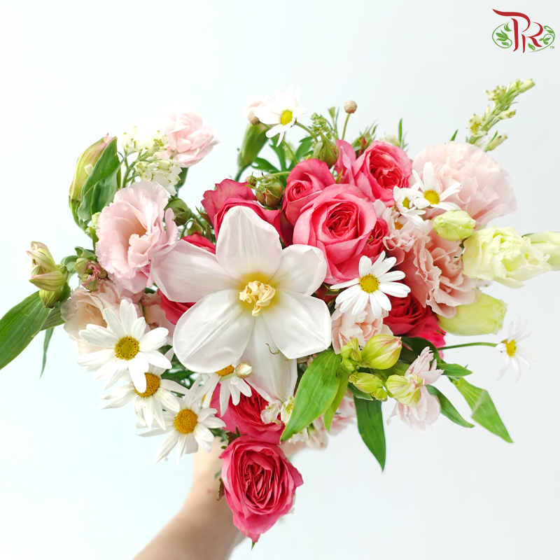 Signature Weekly Flower Bunch - Rosy Tulip Kiss (Medium Bunch)