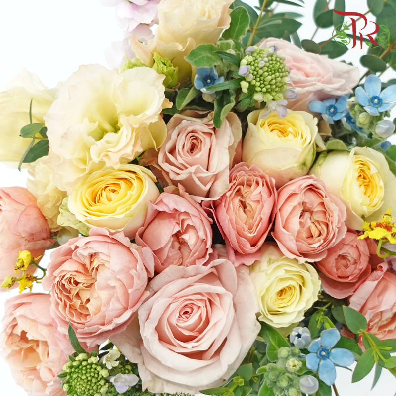 Signature Weekly Flower Bunch - Peach Palette (Rose Spray, Eustoma, Scabiosa, & Dancing Lady) (Big Size)