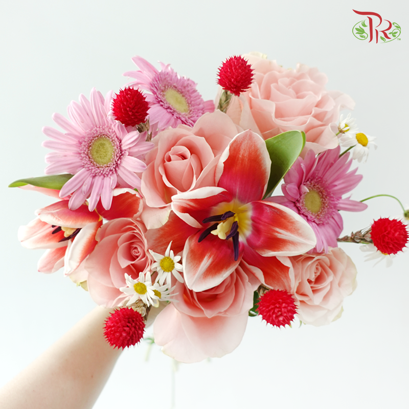 Signature Weekly Flower Bunch - Strawberry Kiss (Medium Bunch)