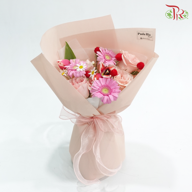 Signature Weekly Flower Bunch - Strawberry Kiss (Medium Bunch)