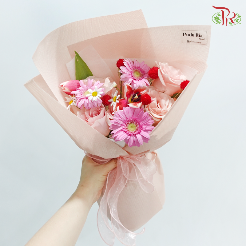 Signature Weekly Flower Bunch - Strawberry Kiss (Medium Bunch)