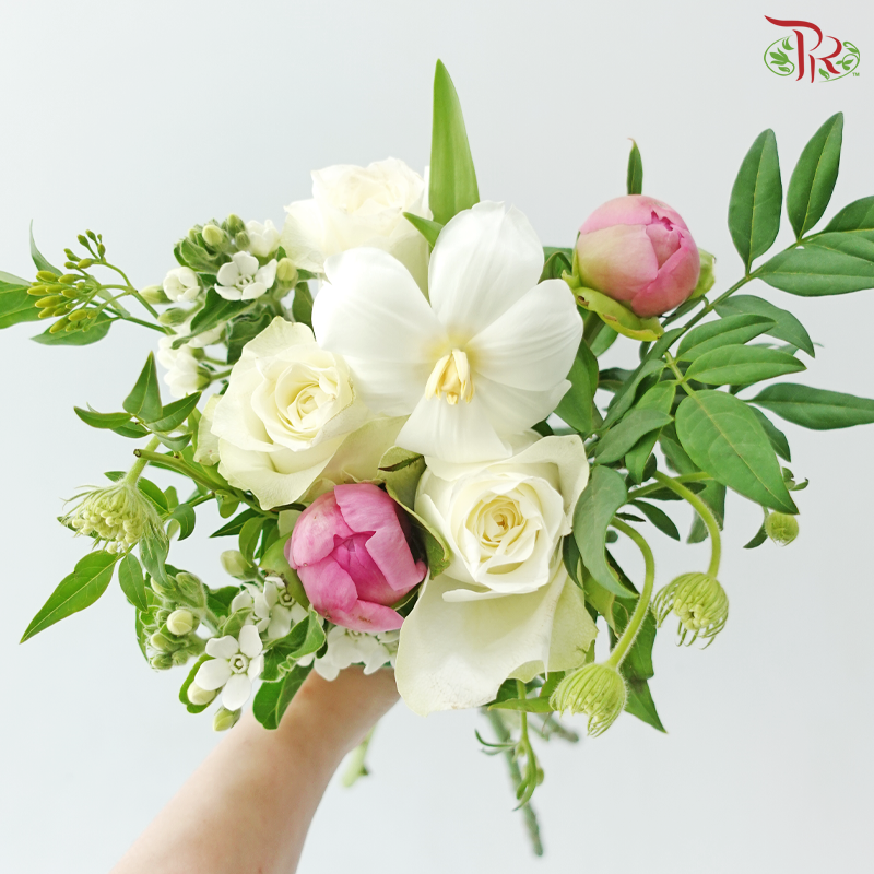 Signature Weekly Flower Bunch - Eternal Peony Romance (Medium Bunch)