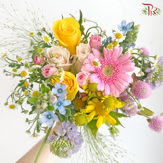 Signature Weekly Flower Bunch - Happy Hues & Petals (Medium Bunch)