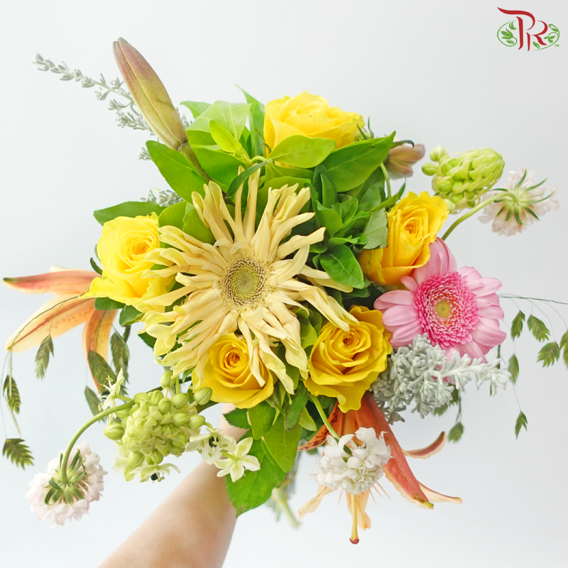 Signature Weekly Flower Bunch - Lily Botanica Garden (Medium Bunch)