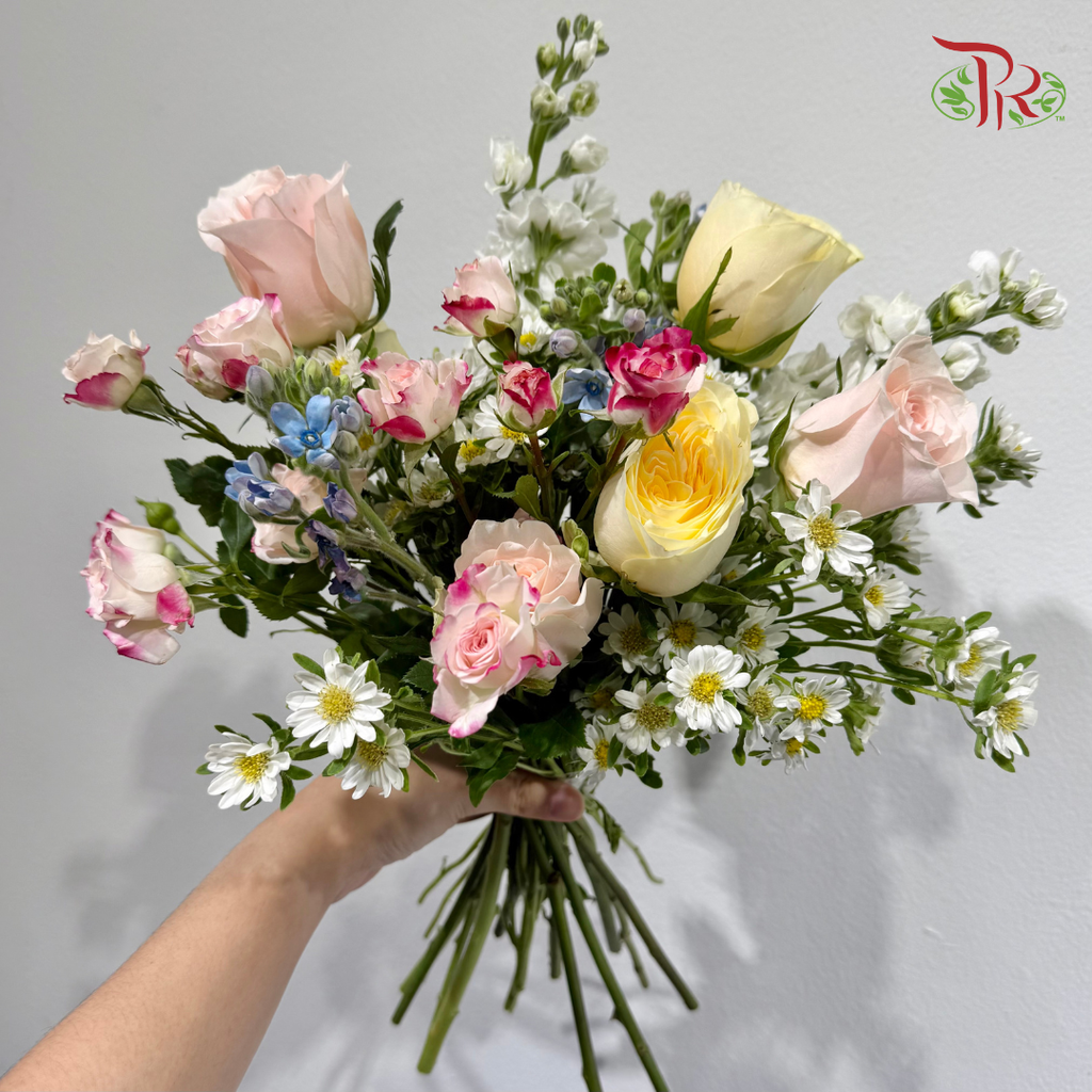 Signature Weekly Flower Bunch - Honey Butter Blush (Medium Bunch)