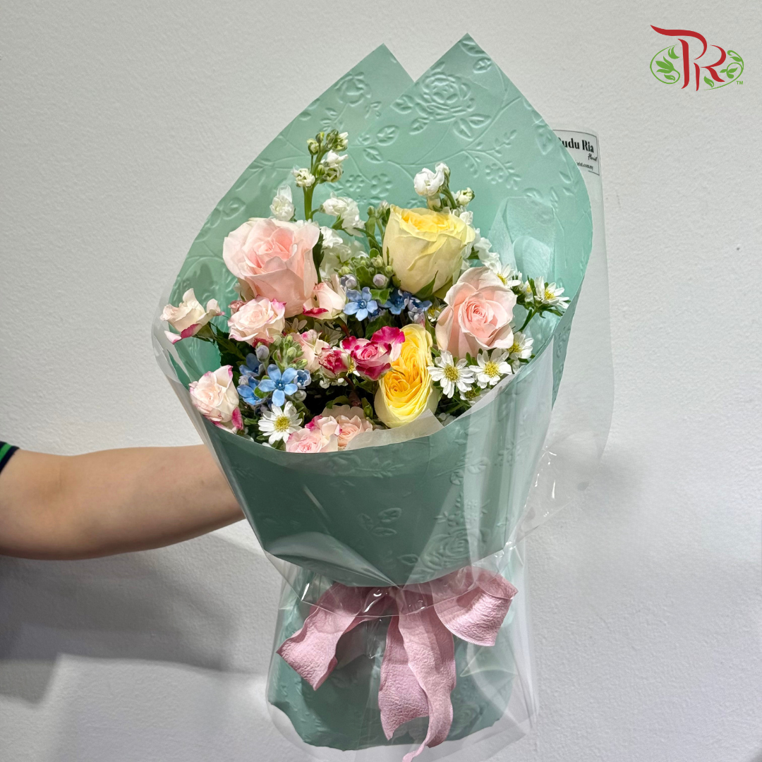 Signature Weekly Flower Bunch - Honey Butter Blush (Medium Bunch)