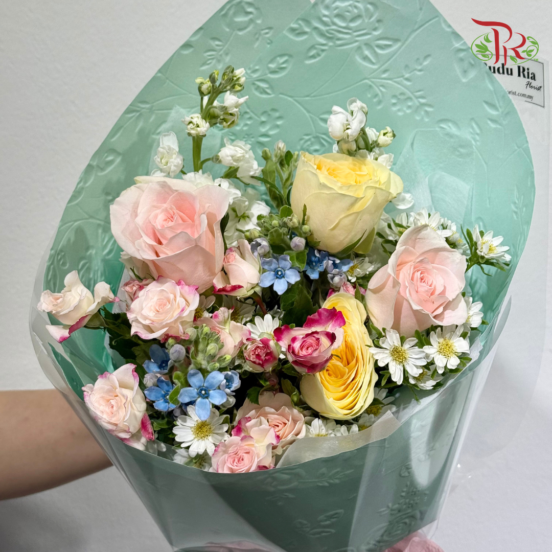Signature Weekly Flower Bunch - Honey Butter Blush (Medium Bunch)