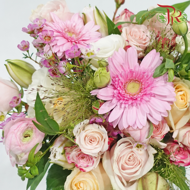 Signature Weekly Flower Bunch - Soft Serenade (Gerbera, Lily, Rose Spray & Ranunculus) (Big Size)