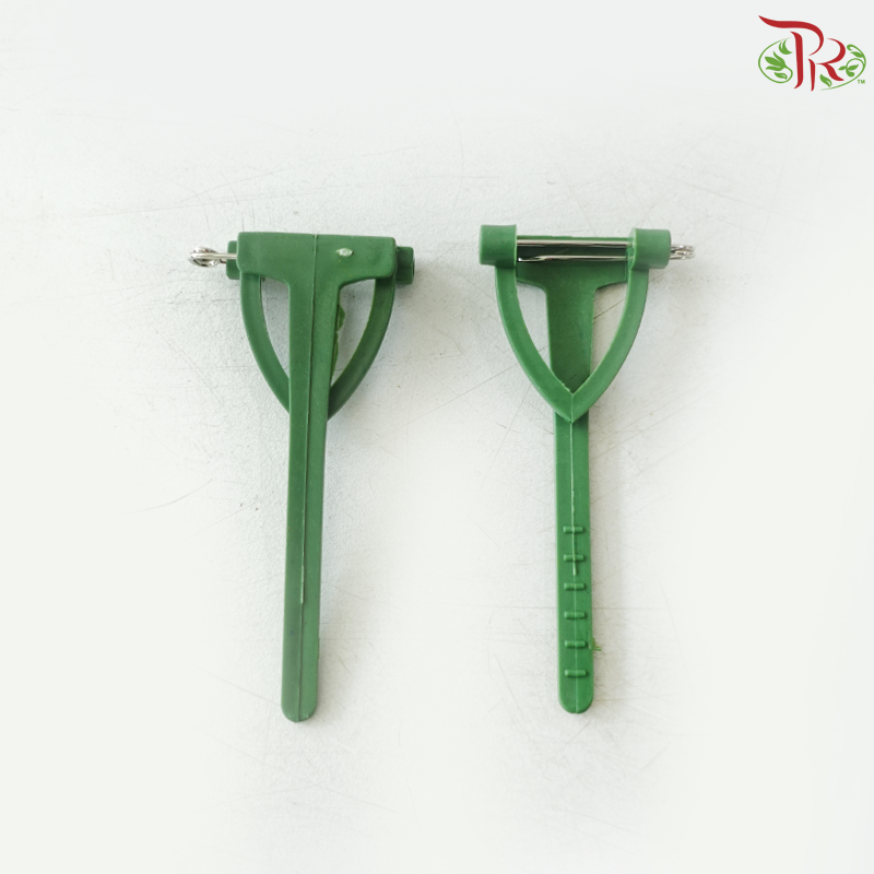 Corsage Triangle Brooch (90-100 Pcs Per Packet) (TCB-0036KMG)