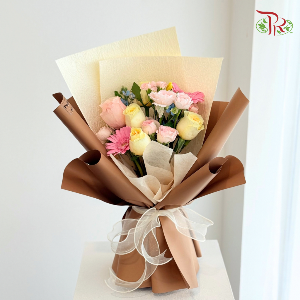 Signature Weekly Flower Bunch - Sunny Blush Baby (Medium Bunch)