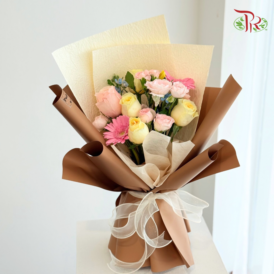 Signature Weekly Flower Bunch - Sunny Blush Baby (Medium Bunch)