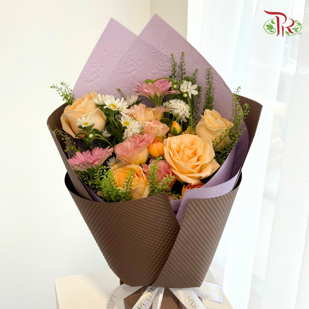 Signature Weekly Flower Bunch - Apricot Sugar Romance (Medium Bunch)