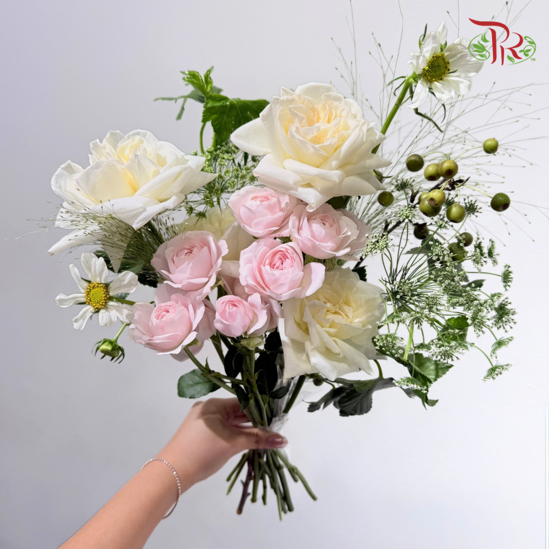 Signature Weekly Flower Bunch - Timeless White Beauty (Medium Bunch)