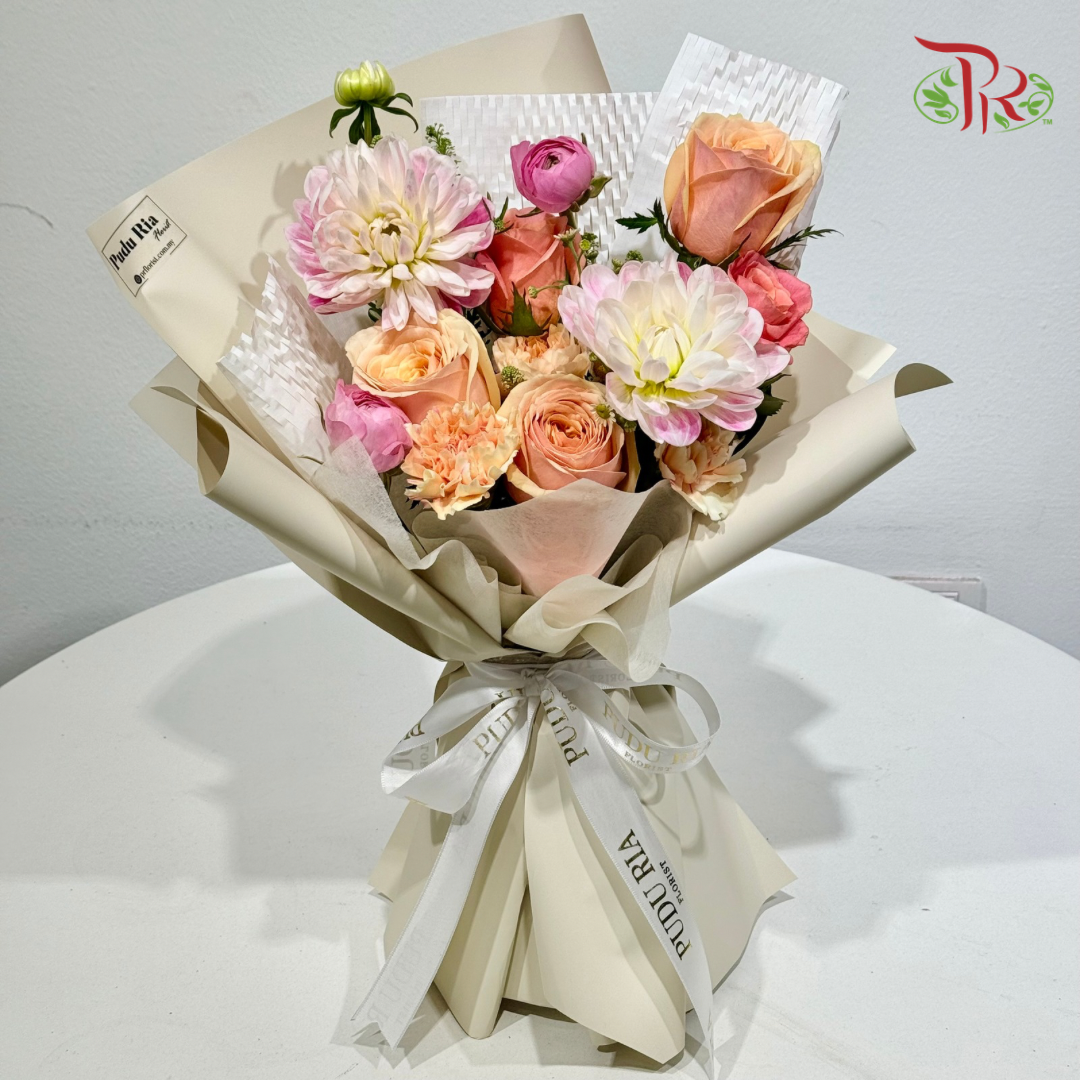 Signature Weekly Flower Bunch - Honey & Blush (Medium Bunch)