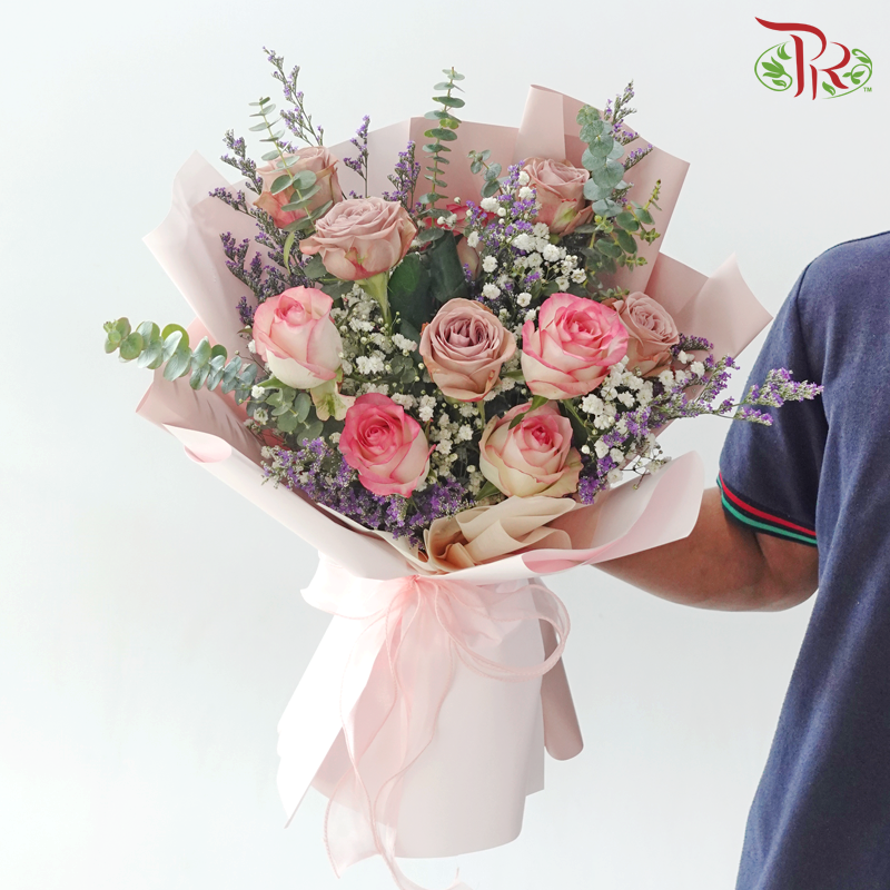 Floral Fancy Hand Bouquet (S Size)