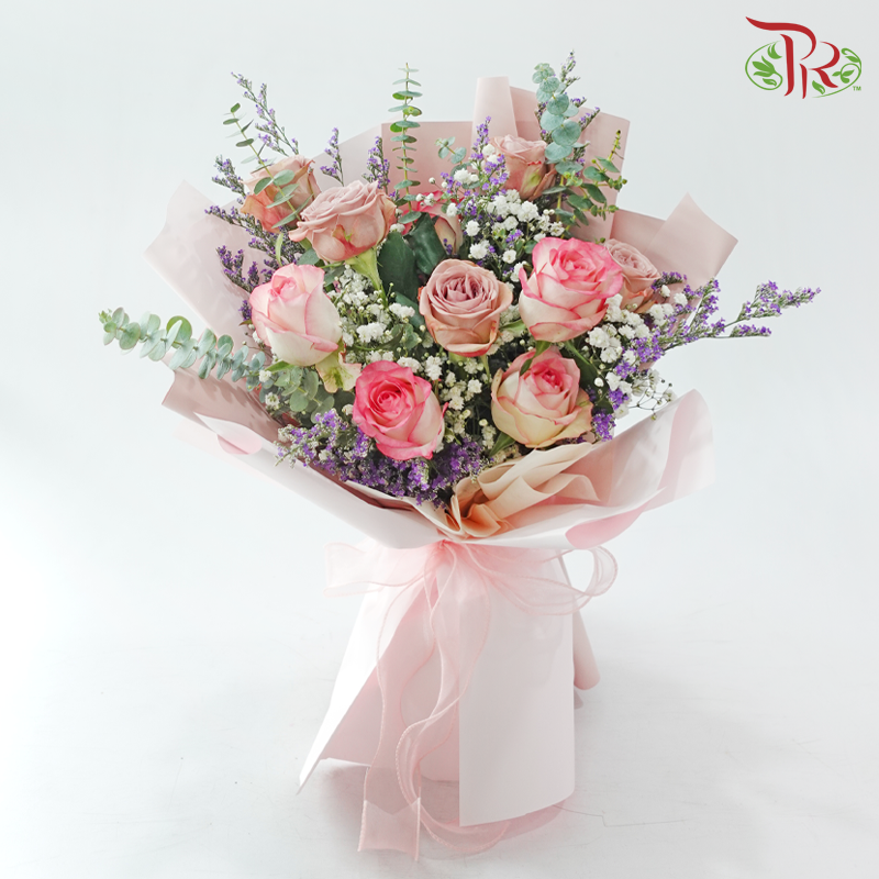 Floral Fancy Hand Bouquet (S Size)
