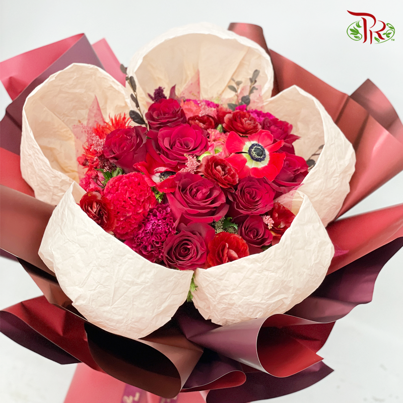 Assorted Premium Flower- Petal Design Floral Bouquet In Red Tone （M-L size)