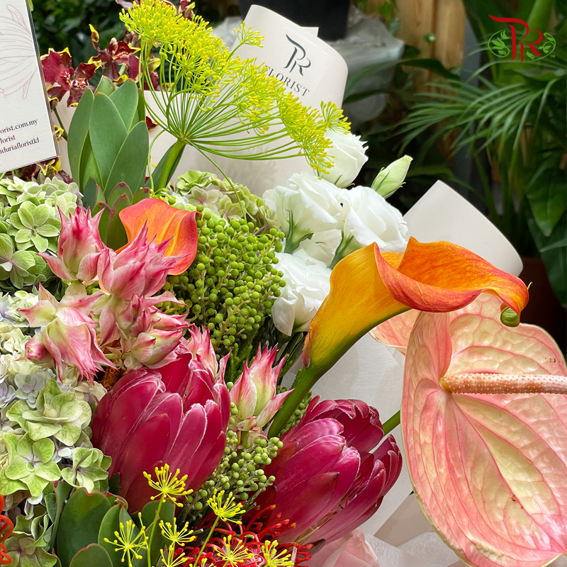 Tropical Wild Floral Theme Bouquet (L size) - Pudu Ria Florist