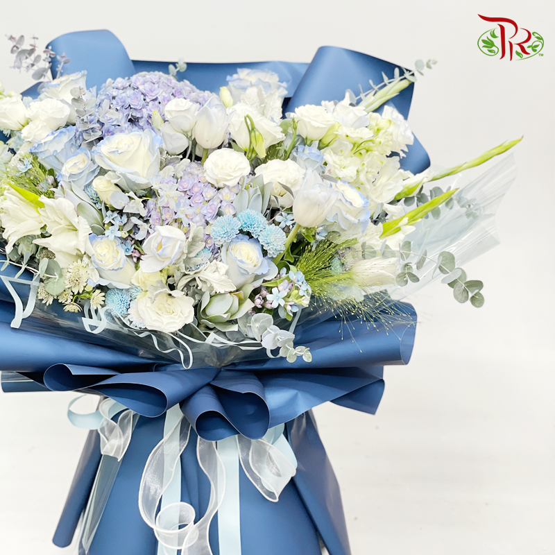 Grand Bouquet Arrangement In Blue & White  (XL Size) - Pudu Ria Florist