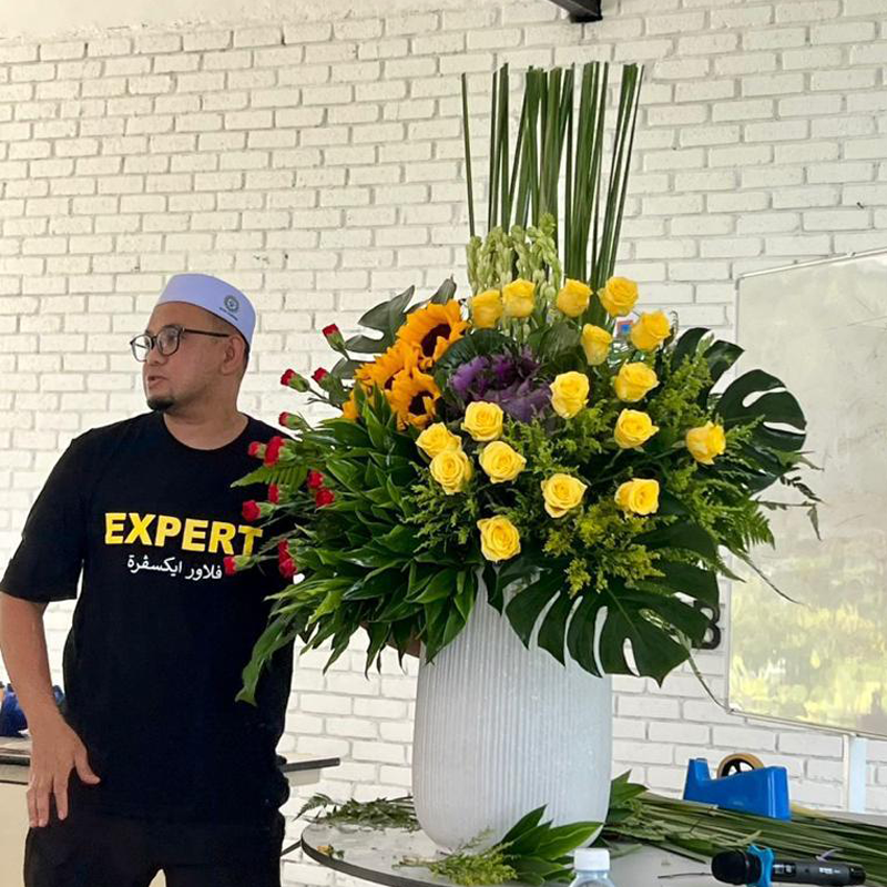 Nov 2023 Floral Hobby Workshop by Mohd. Azmy Osman (National Expert In Floristry)