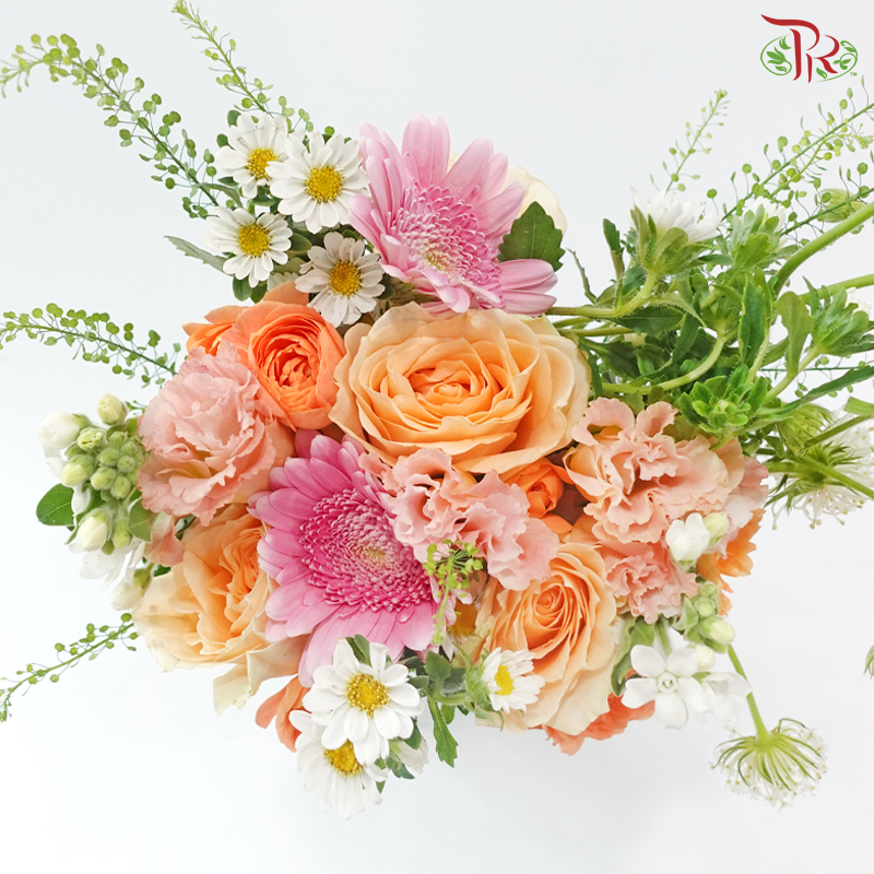 Signature Weekly Flower Bunch - Apricot Sugar Romance (Medium Bunch)