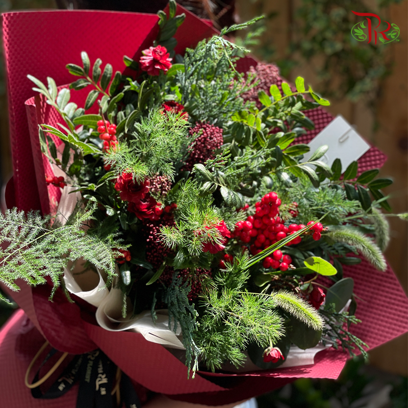 Unique Foliage Christmas Hand Bouquet With Ilex (L size) - Pudu Ria Florist