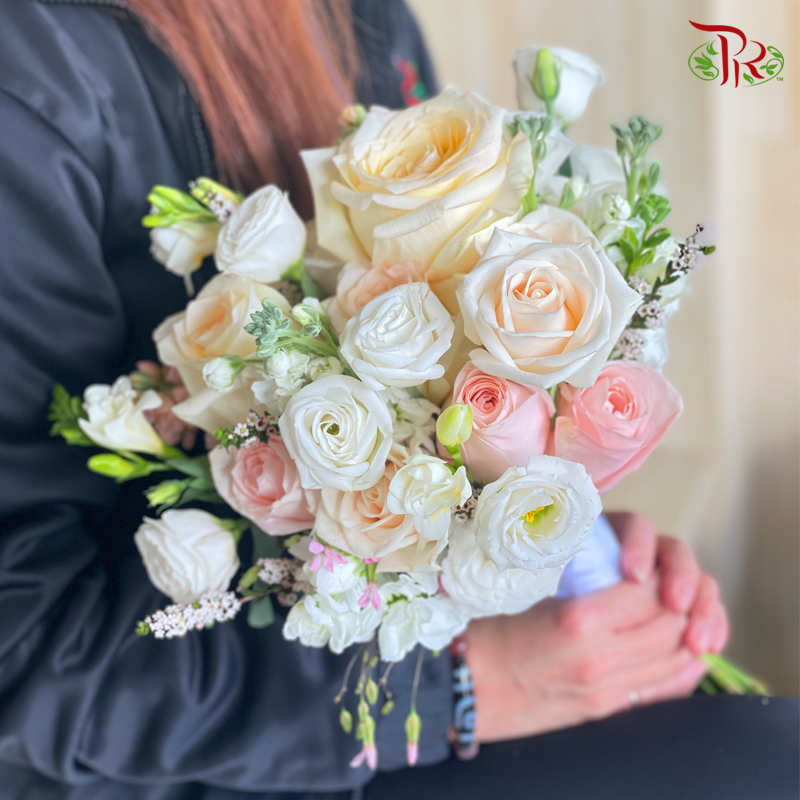 Dreamy Petal Embrace-Pudu Ria Florist-prflorist.com.my