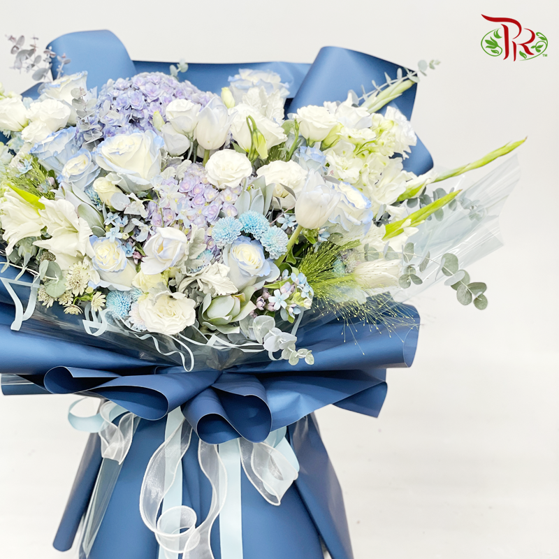 Grand Bouquet Arrangement In Blue & White (XL Size)-Pudu Ria Florist-prflorist.com.my