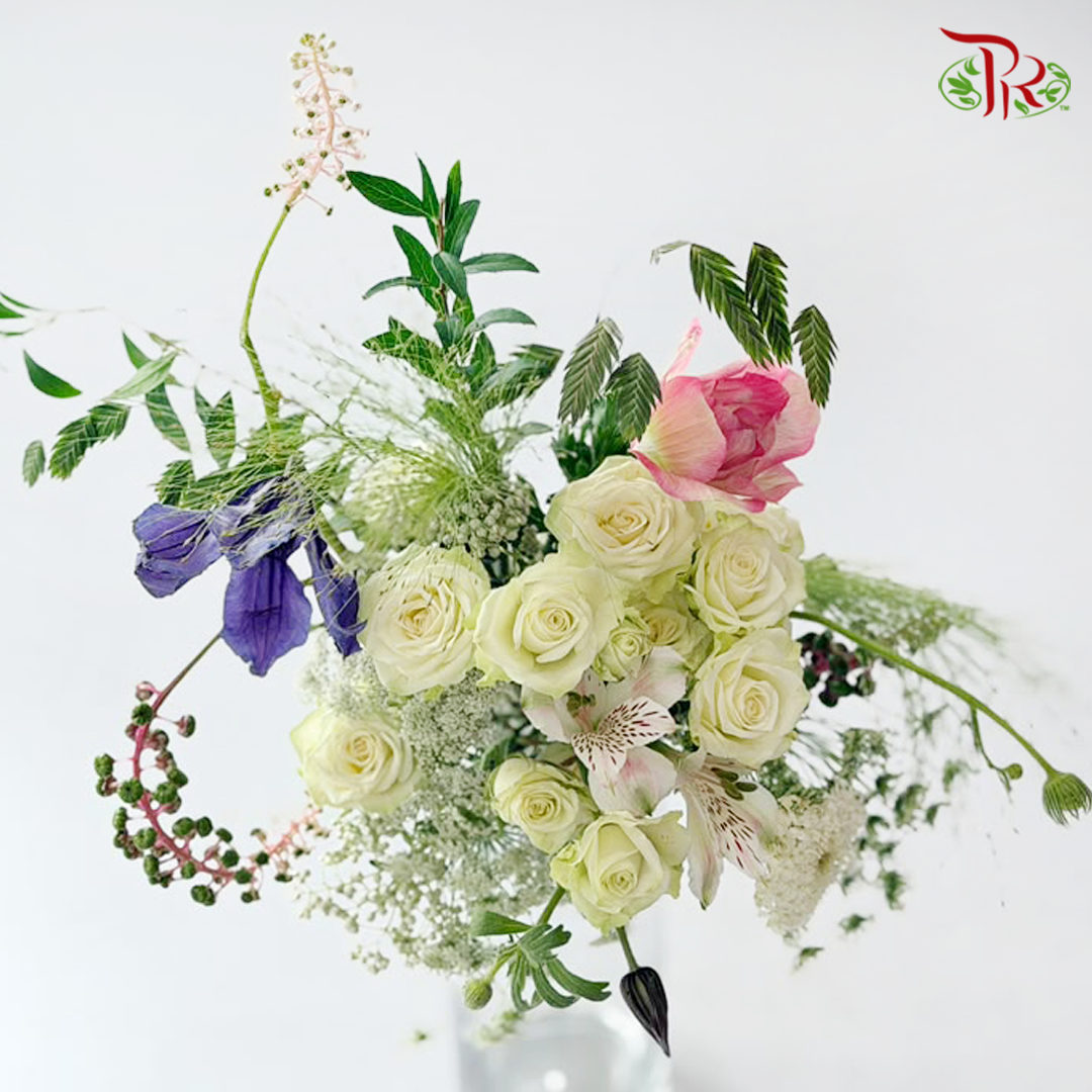 Signature Weekly Flower Bunch - A Letter of Flowers (Medium Bunch)