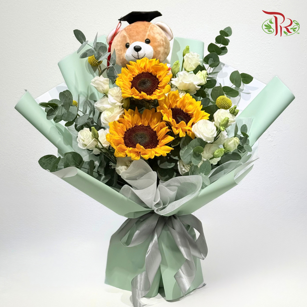 Sunny Graduate’s Triumph Hand Bouquet (S size)