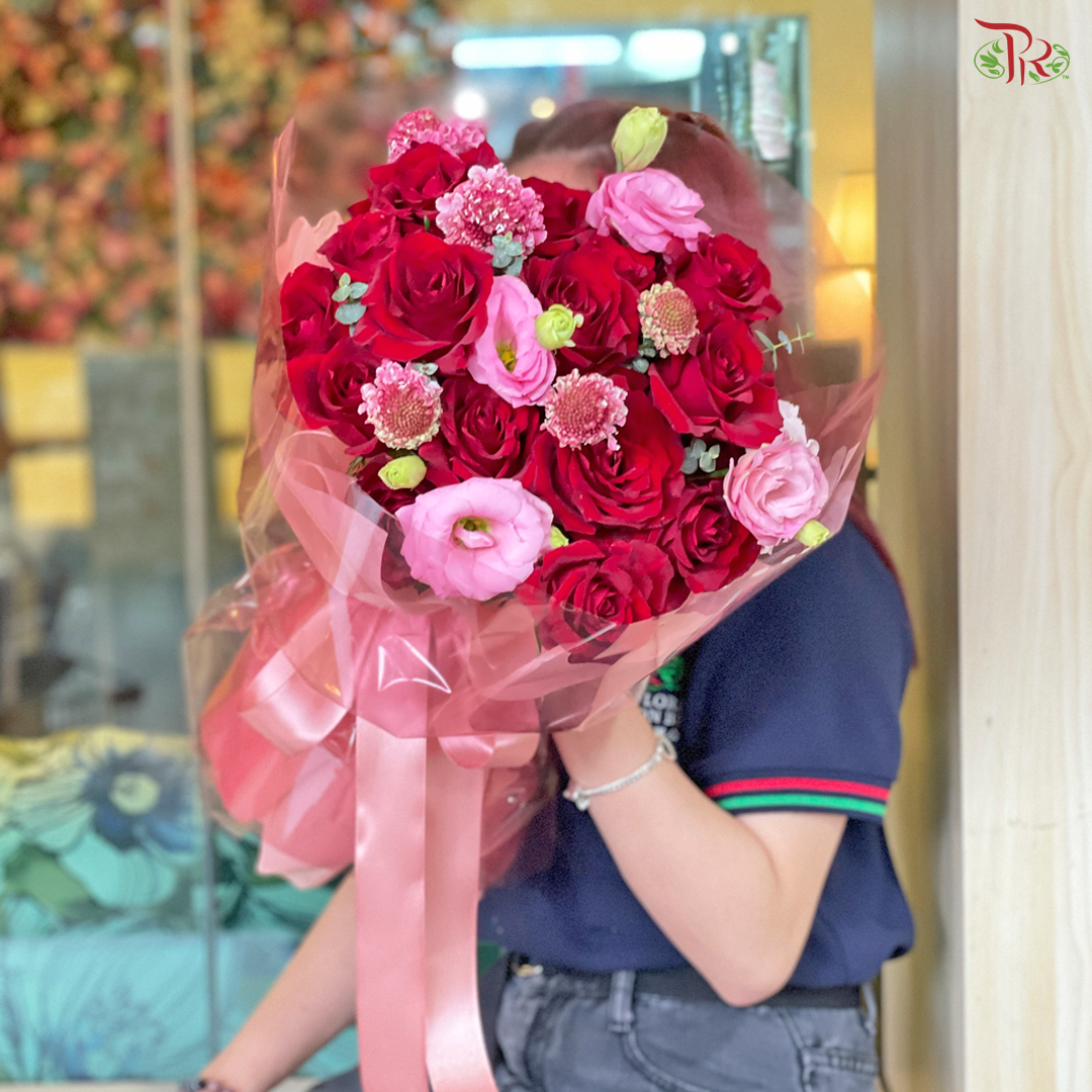 V4- 20 Stems Red Roses (Medium Size Hand Bouquet) - Pudu Ria Florist