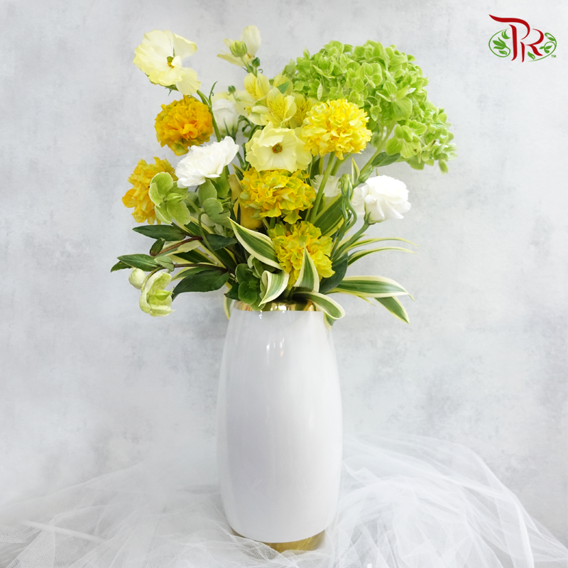 Floral Vase Arrangement In Dark Colour Vase - Pudu Ria Florist